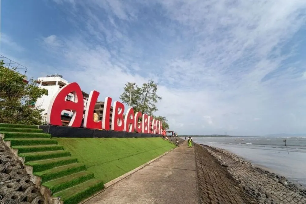 Alibaug Beach and Fort sightseeing tour from Pune