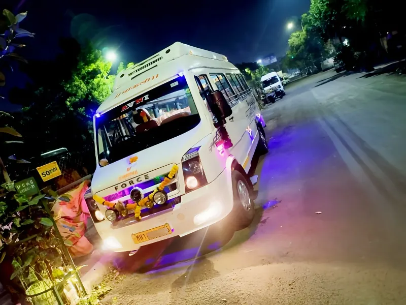 17-seater non-AC Tempo Traveller side profile, showing windows